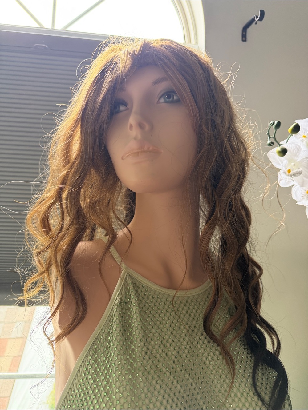 Women’s Wavy Synthetic Wig in Light Brown - Unbranded